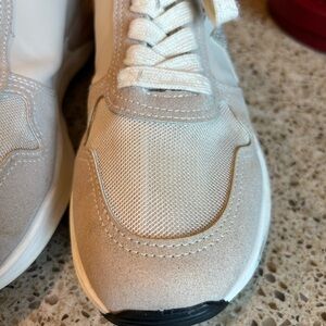 Women’s size 7.5 casual sneaker.